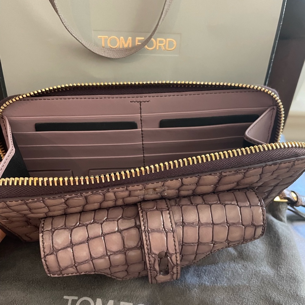 Tom Ford Embossed Croc-effect Leather T-twist Clutch In Purple - Picture 4 of 6